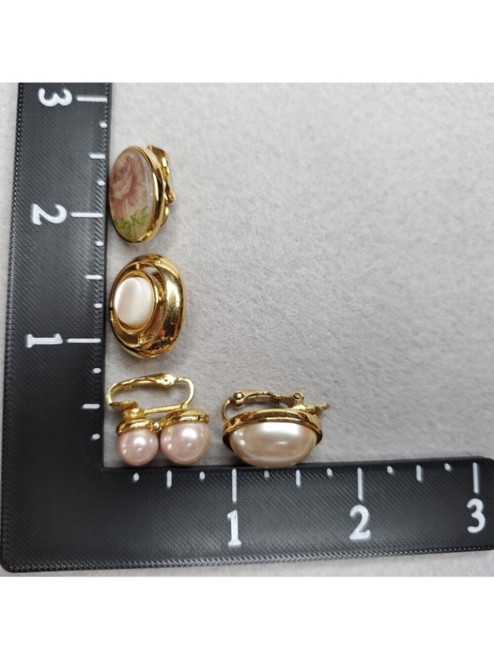 Vintage Clip On Earring Lot Gold Tone Pink White Faux Pearl Kitty Cat MOP 6 pr - Picture 7 of 8